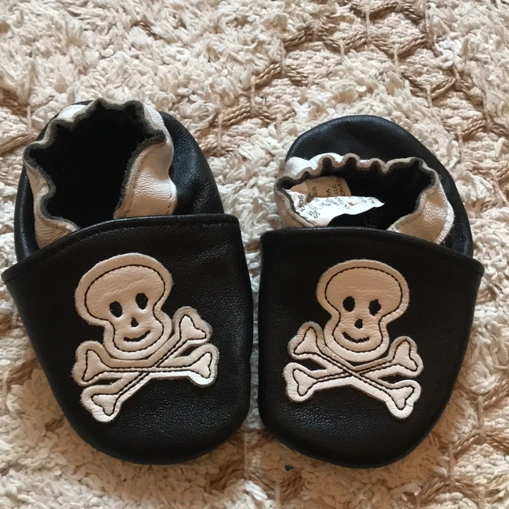 Leather‎ slippers like Robeez 6-12 skull pirate